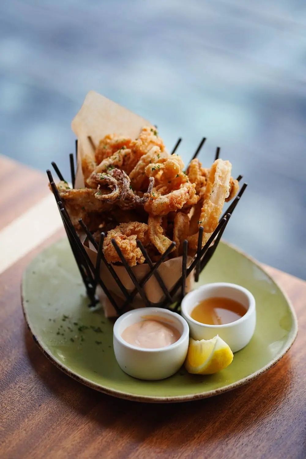 Crispy basket with dipping sauces