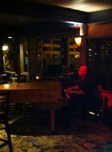 huggos jazz piano player