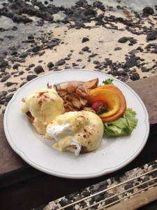 huggos brunch eggs benedict